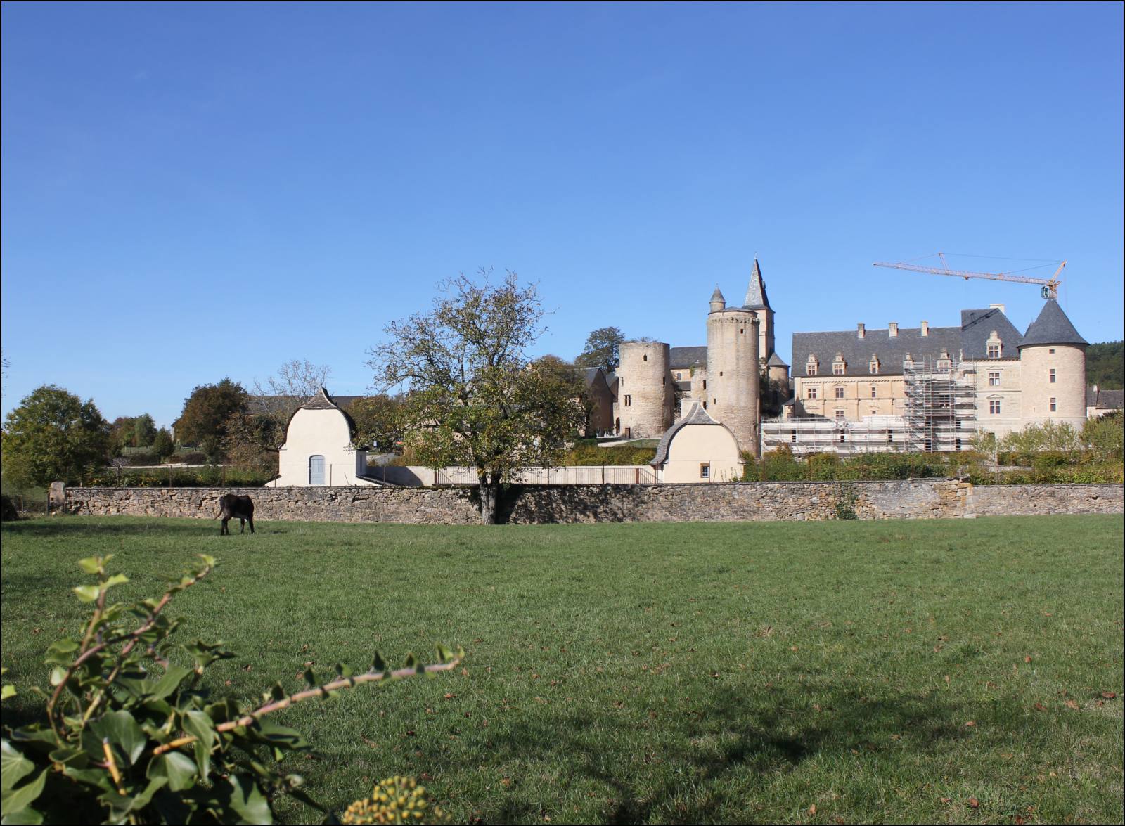 General view of the Renaissance façades of Bournazel castle, Aveyron