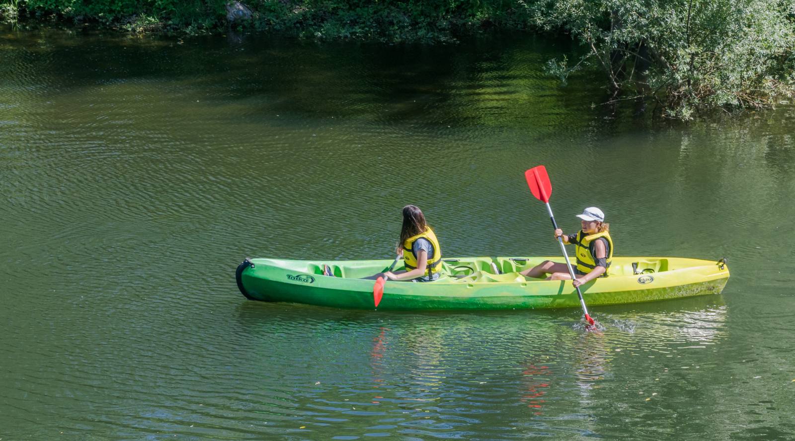 Two people kayaking on the Lot, Aveyron